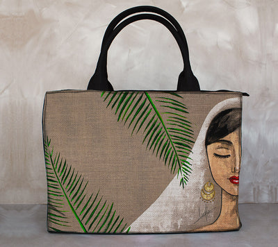 Fashionable tote with vibrant art print